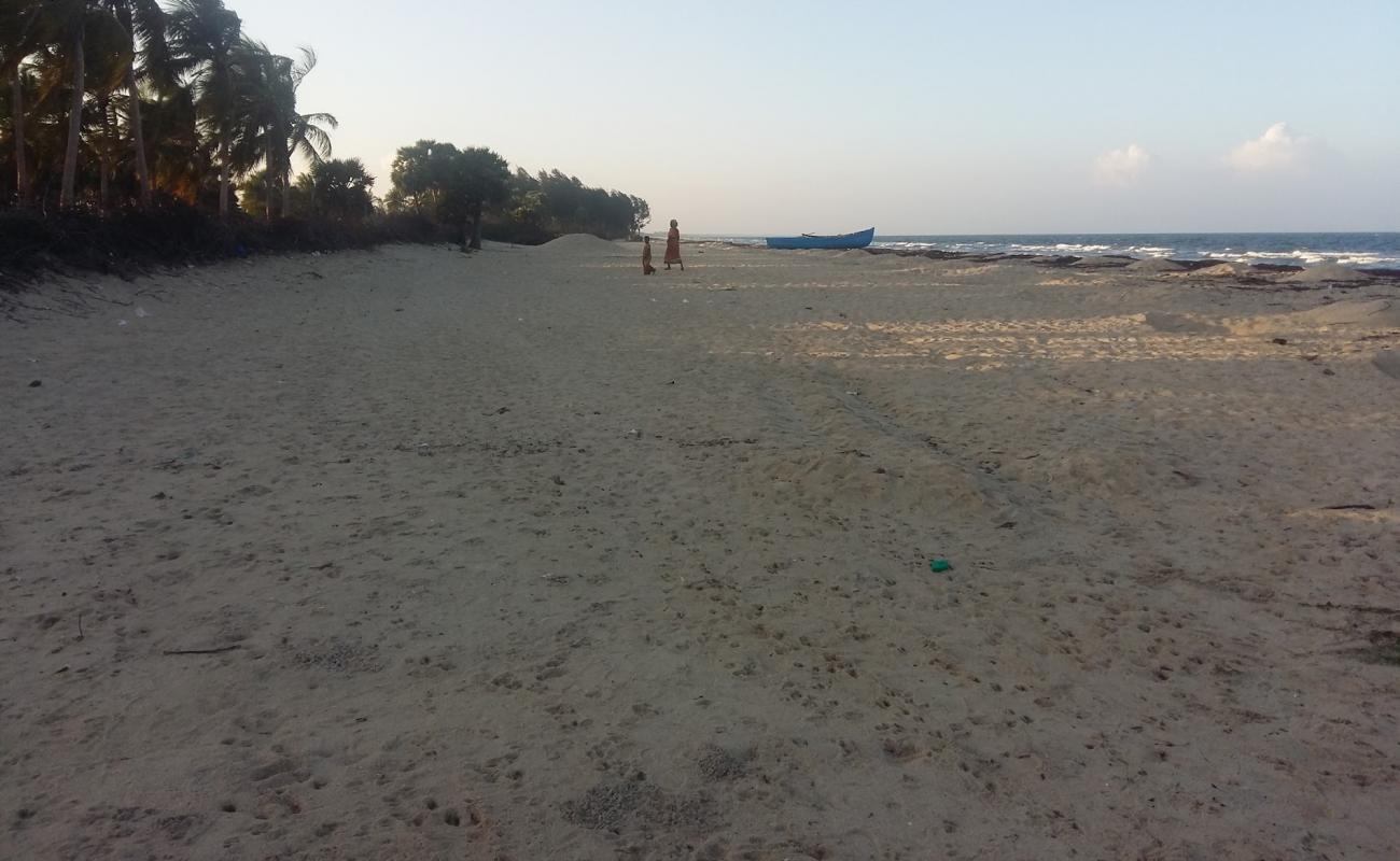 Foto de Pudhuvalasai Beach con arena brillante superficie