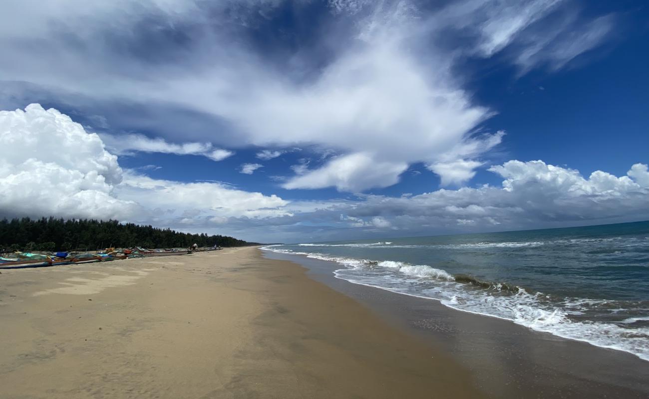 Foto de Thirumullaivasal Beach con arena brillante superficie