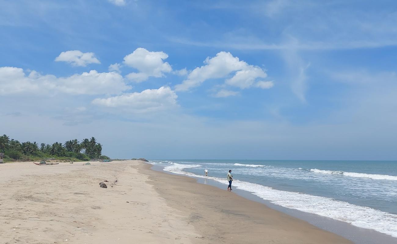 Foto de Thazhanguda Beach con arena brillante superficie