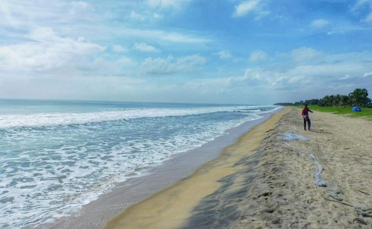 Foto de Pudhukuppam Beach con brillante arena fina superficie