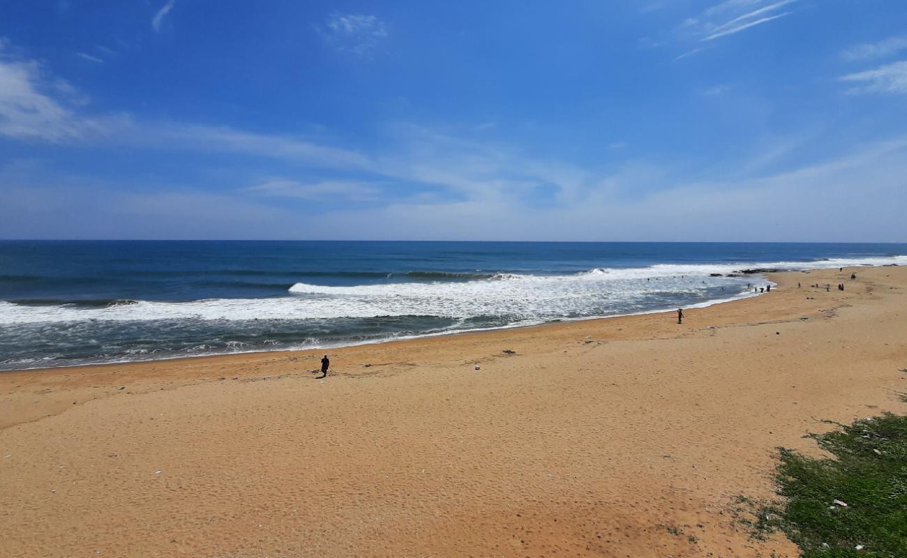 Foto de Kovalam Beach con arena brillante superficie