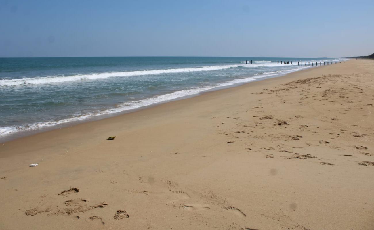 Foto de Srinivasa Satram Beach con arena brillante superficie