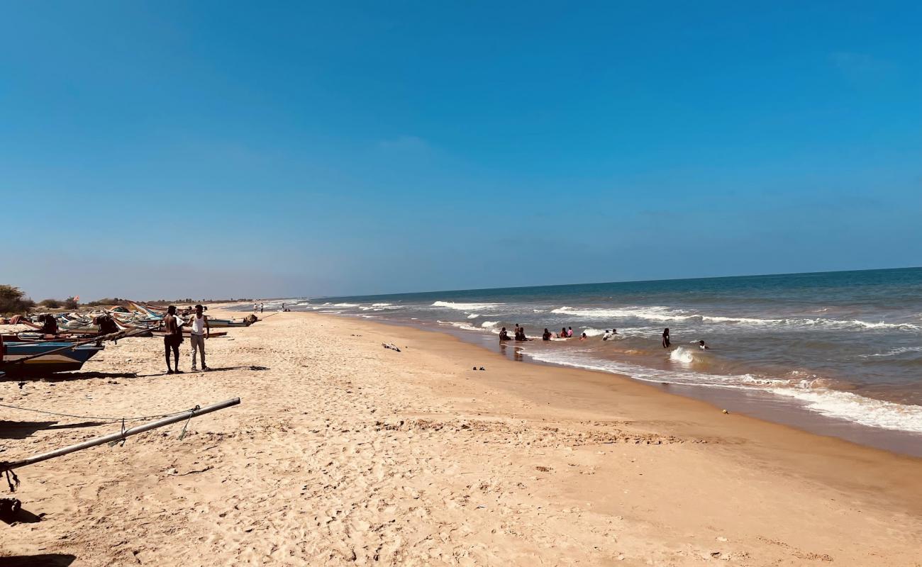 Foto de Thummalapenta Beach con arena brillante superficie