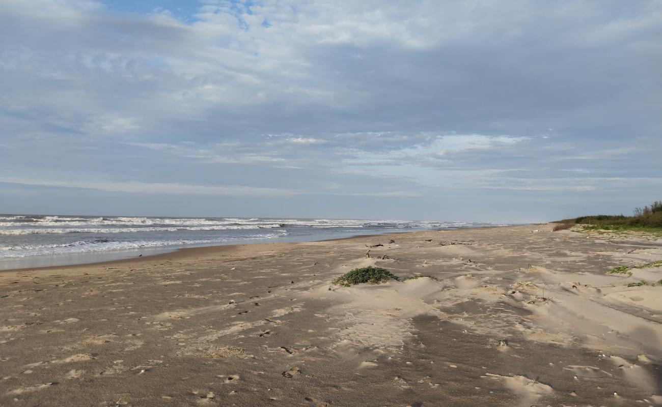 Foto de Chintalamori Beach con brillante arena fina superficie