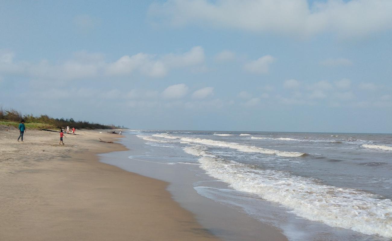 Foto de Turpupalem Beach con brillante arena fina superficie