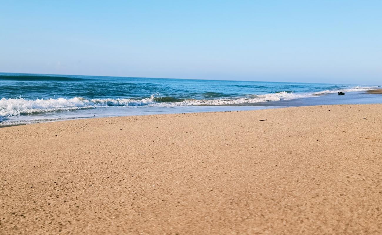 Foto de Gurayyapeta Beach con arena brillante superficie