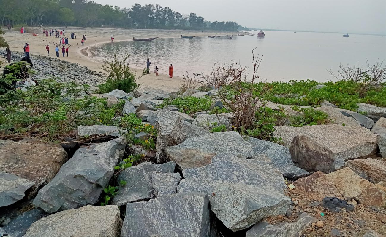 Foto de Nehru Bangala Sea Beach con arena brillante superficie