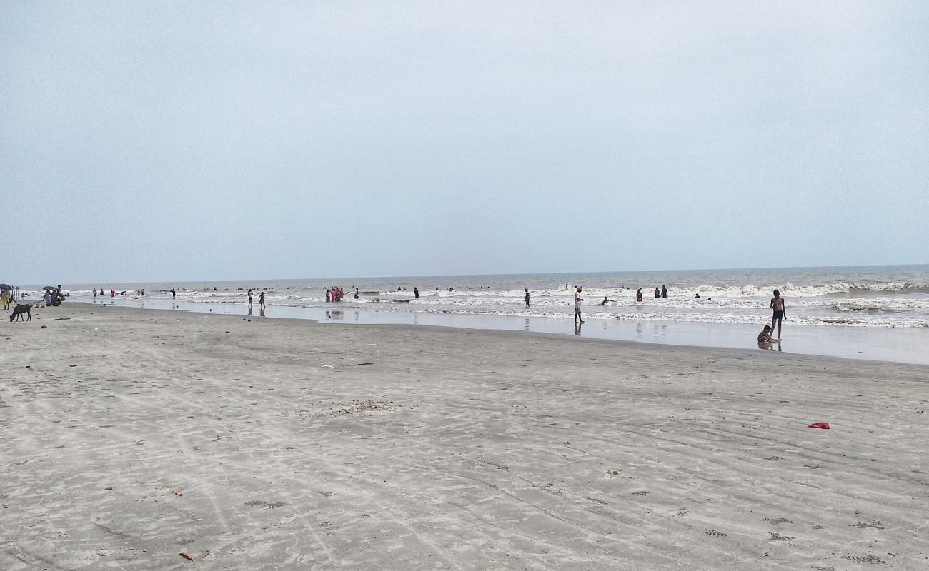 Foto de Gangasagar Mohona Sea Beach con arena brillante superficie