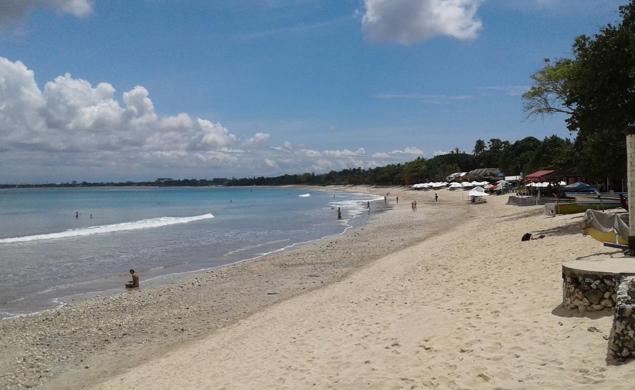 Foto de Muaya Beach con arena brillante superficie