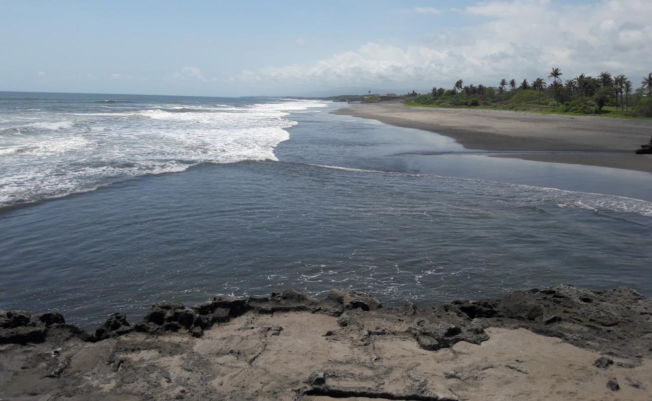 Foto de Pigstone Beach con arena fina negra superficie