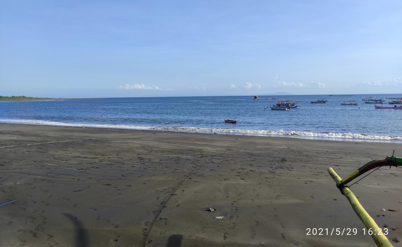 Foto de Candikusuma Beach con arena oscura superficie