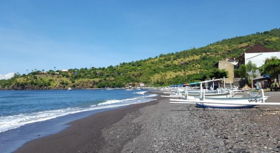 Jemeluk Beach