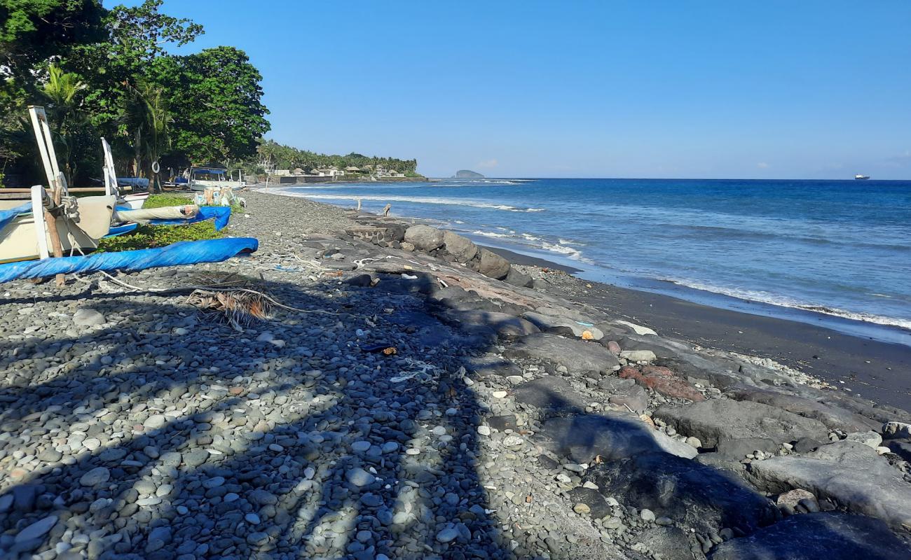 Foto de Buitan Beach con guijarro gris superficie