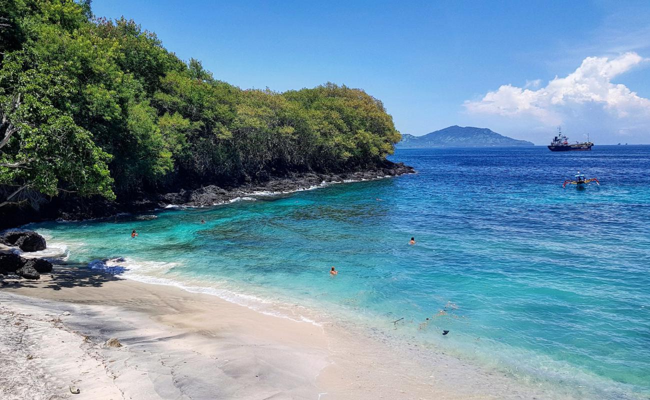 Foto de Blue Lagoon Beach con arena brillante superficie