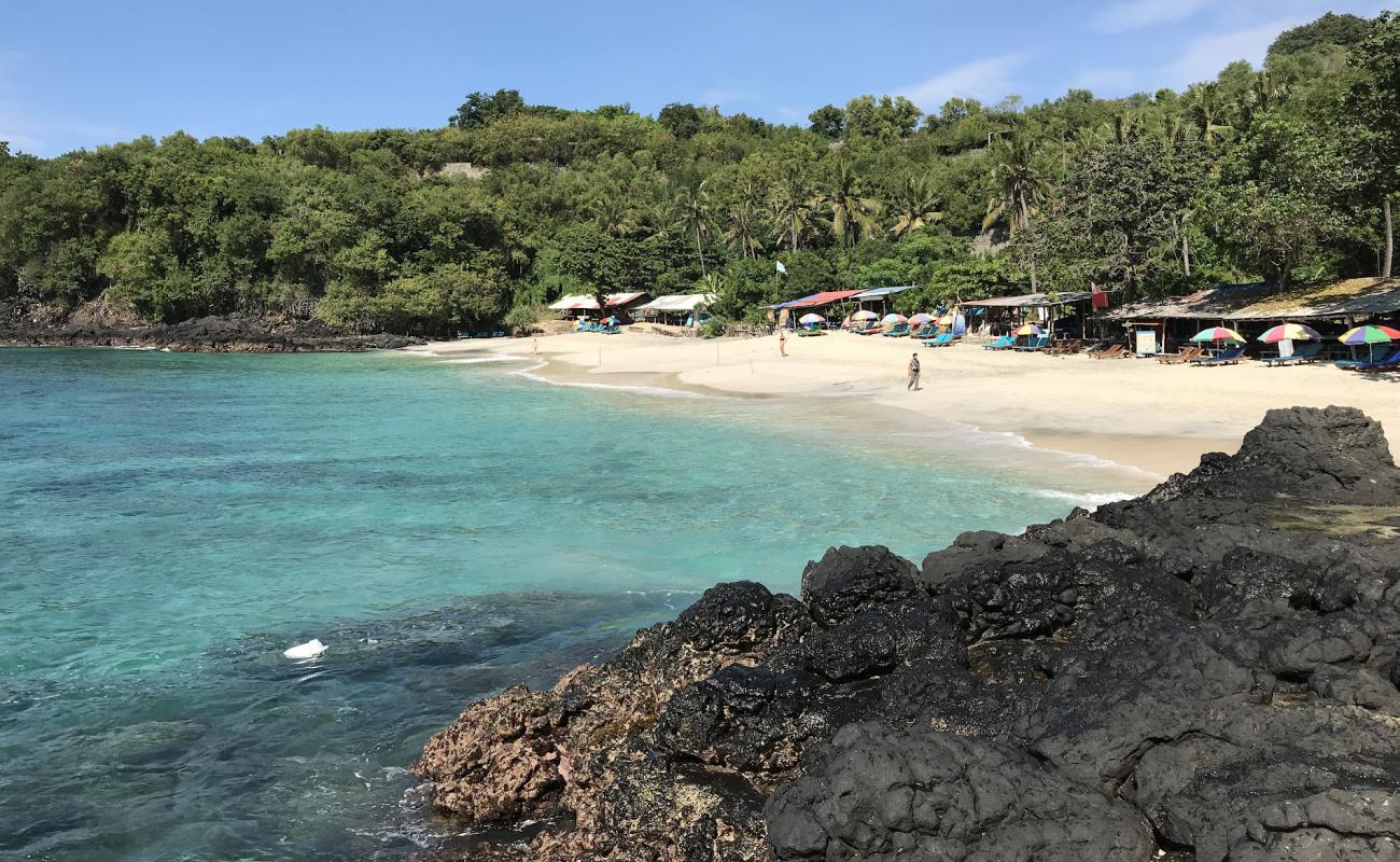 Foto de Bias Tugel Beach con brillante arena fina superficie