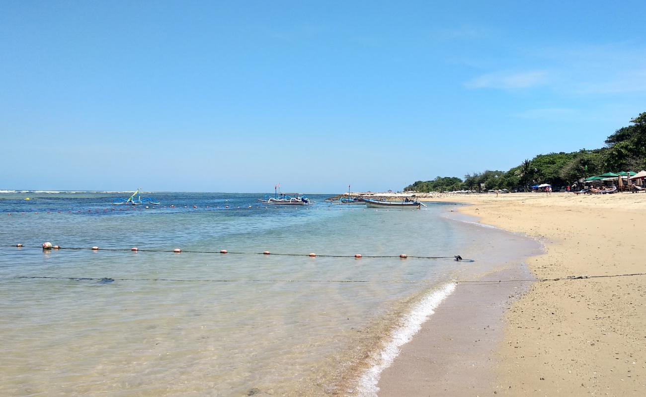 Foto de Sindhu Beach con arena brillante superficie