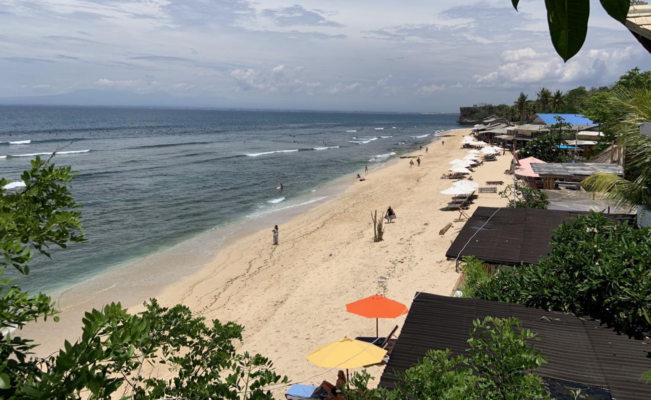 Foto de Playa Balangan con arena brillante superficie