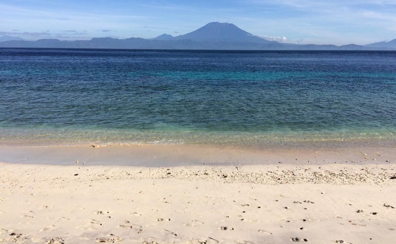 Foto de Kutampi Beach con arena brillante superficie