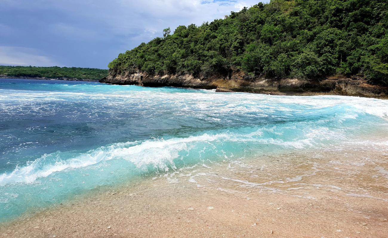 Foto de Puyung Beach con arena blanca superficie