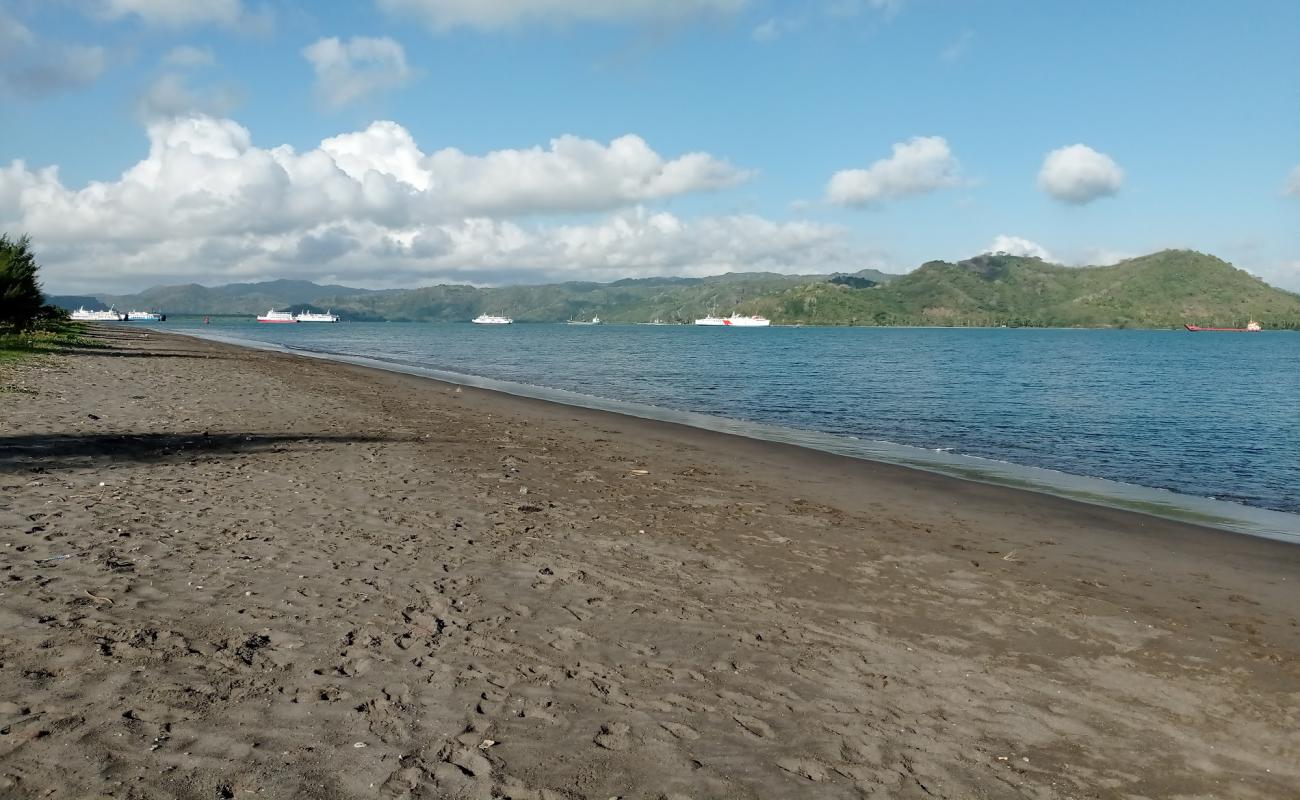 Foto de Napak Tilas Beach con arena brillante superficie