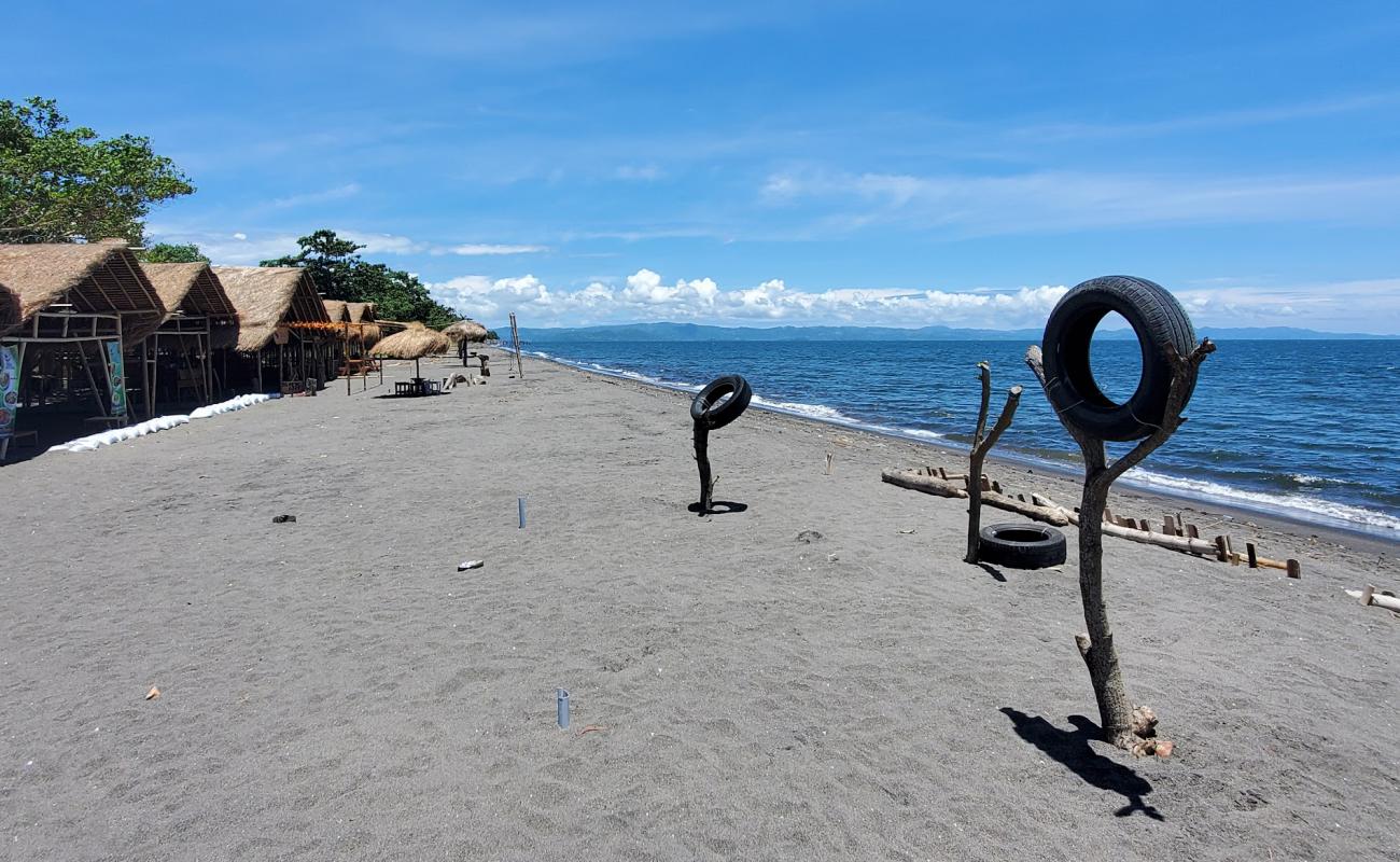 Foto de Batas Senja Beach con arena oscura superficie