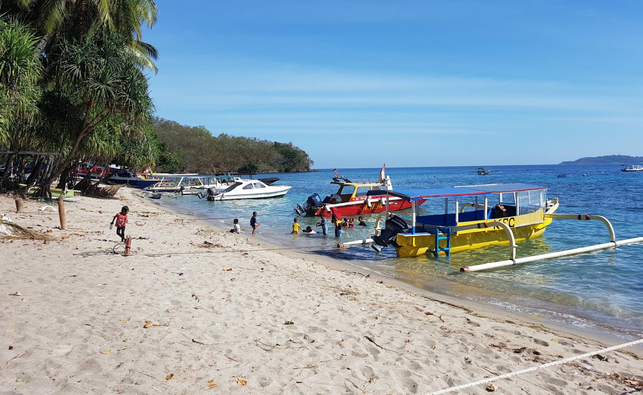 Foto de Kecinan beach con arena brillante superficie