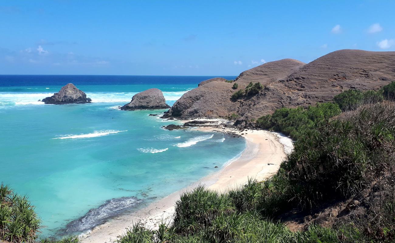 Foto de Bukit Seger Beach con arena brillante superficie