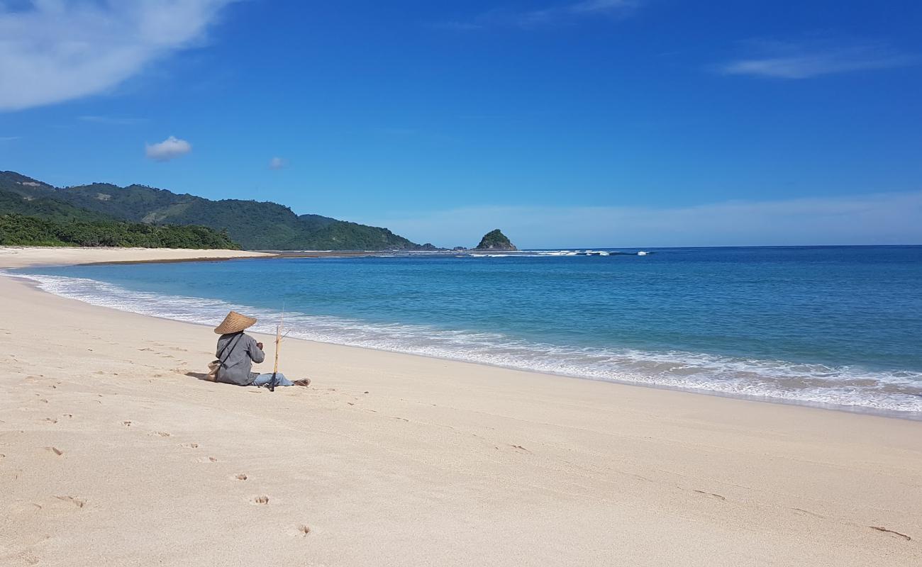 Foto de Mekaki Beach con arena brillante superficie