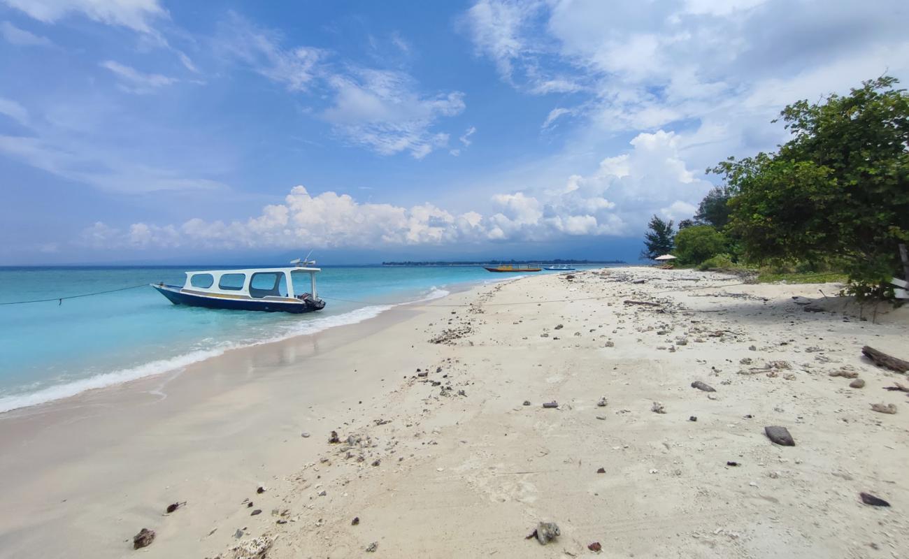 Foto de Gili Meno Mimpi Beach con arena brillante superficie