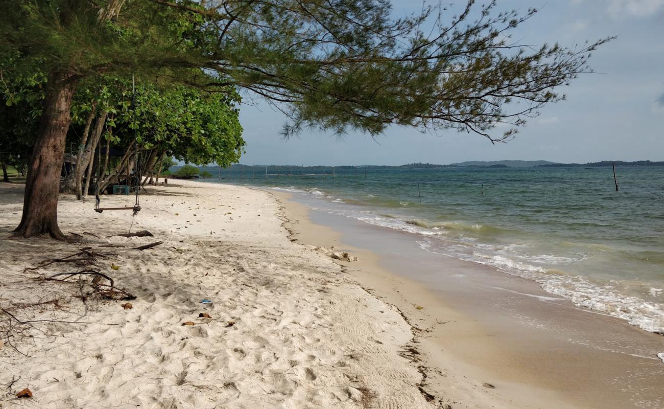 Foto de Tegar Putri Beach con arena brillante superficie