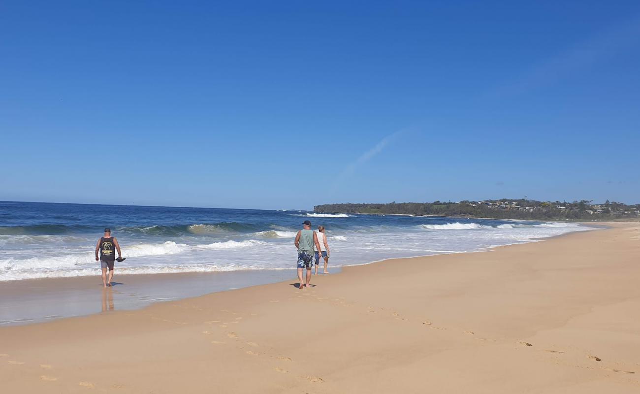 Foto de Burrill Beach con arena brillante superficie