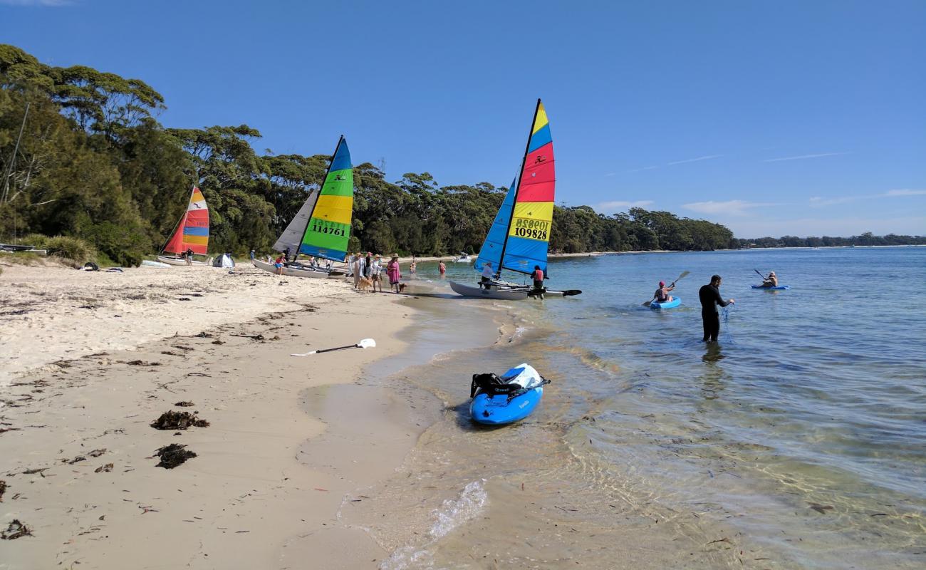 Foto de Barfleur Beach con arena brillante superficie