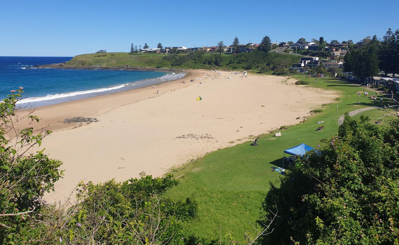 Foto de Kendalls Beach con brillante arena fina superficie