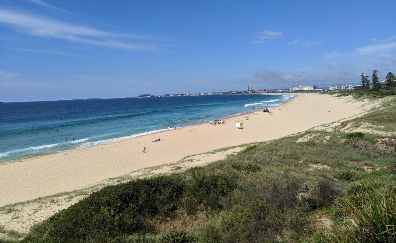 Foto de Wollongong Beach con arena brillante superficie