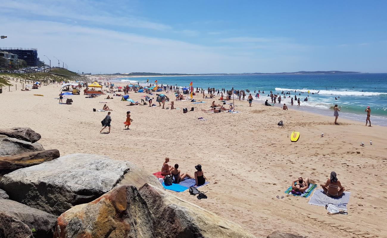 Foto de North Cronulla Beach con brillante arena fina superficie