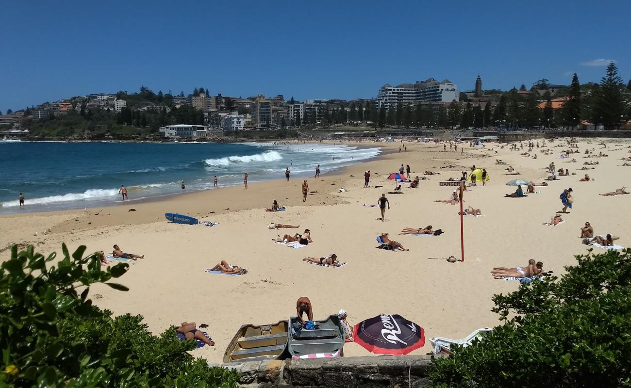 Foto de Playa de Coogee con arena brillante superficie