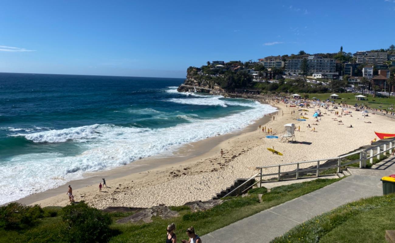 Foto de Bronte Beach con arena brillante superficie