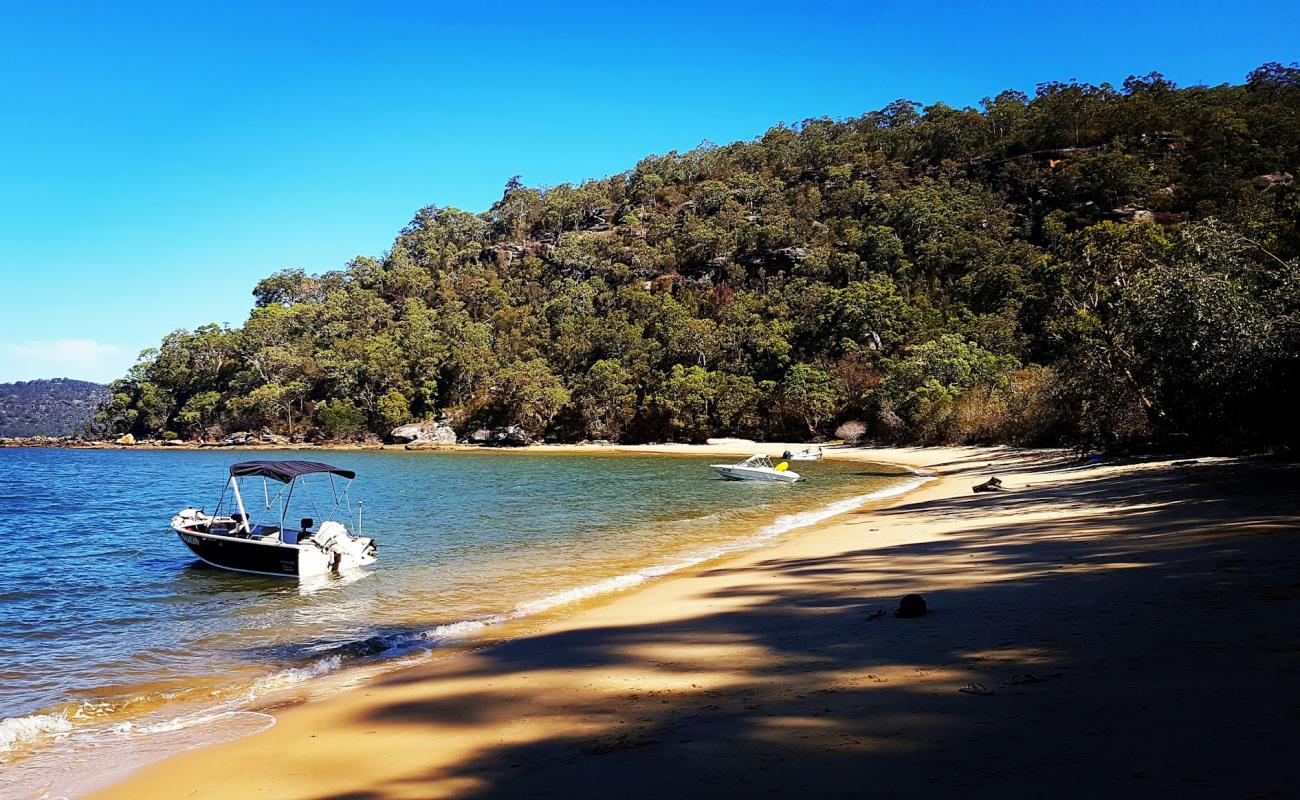 Foto de Gunyah Beach con arena brillante superficie