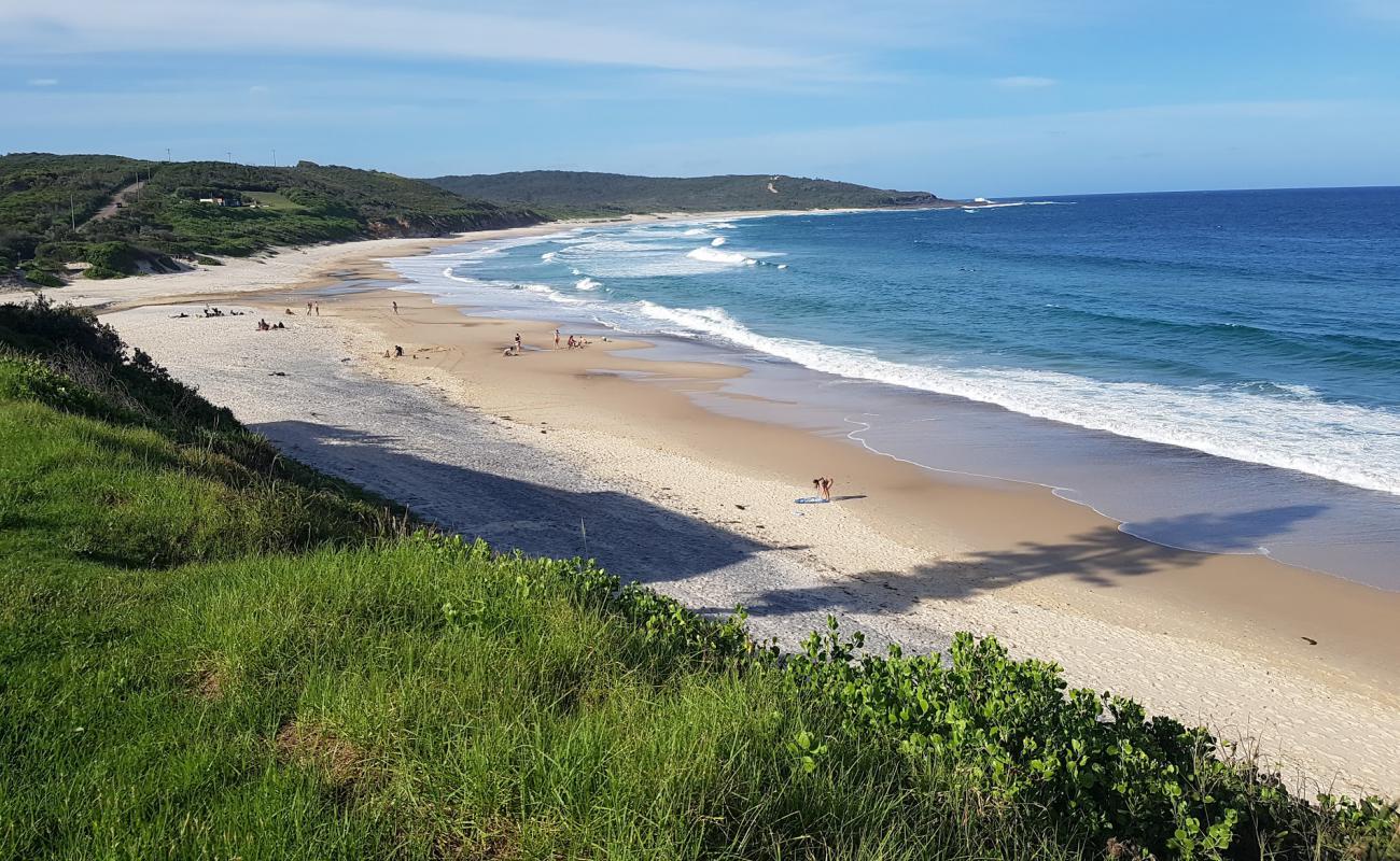 Foto de Middle Camp Beach con arena brillante superficie