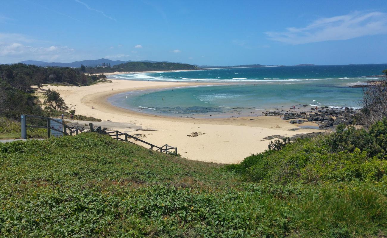 Foto de Sawtell Beach con brillante arena fina superficie