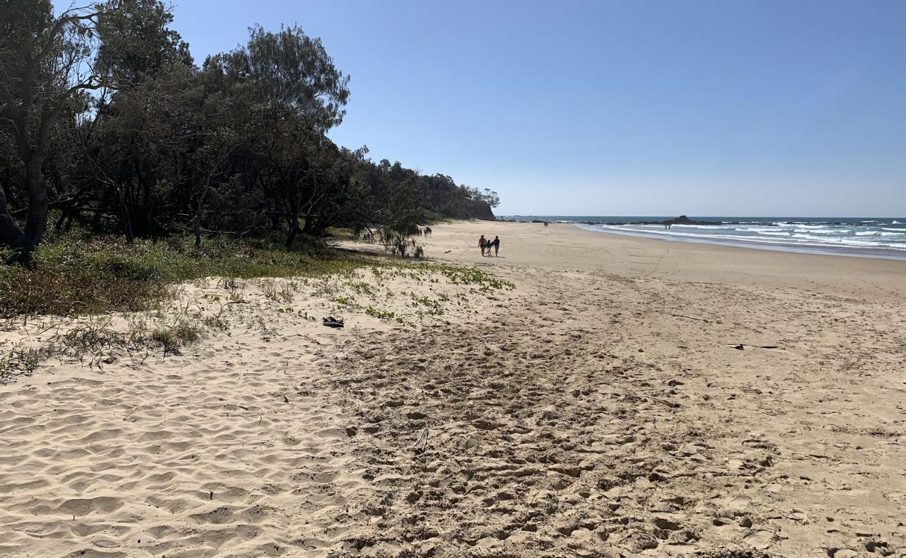 Foto de Sandy Beach con arena brillante superficie