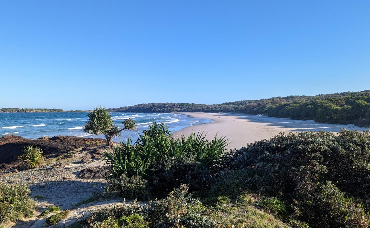 Foto de Chinamens Beach con arena brillante superficie