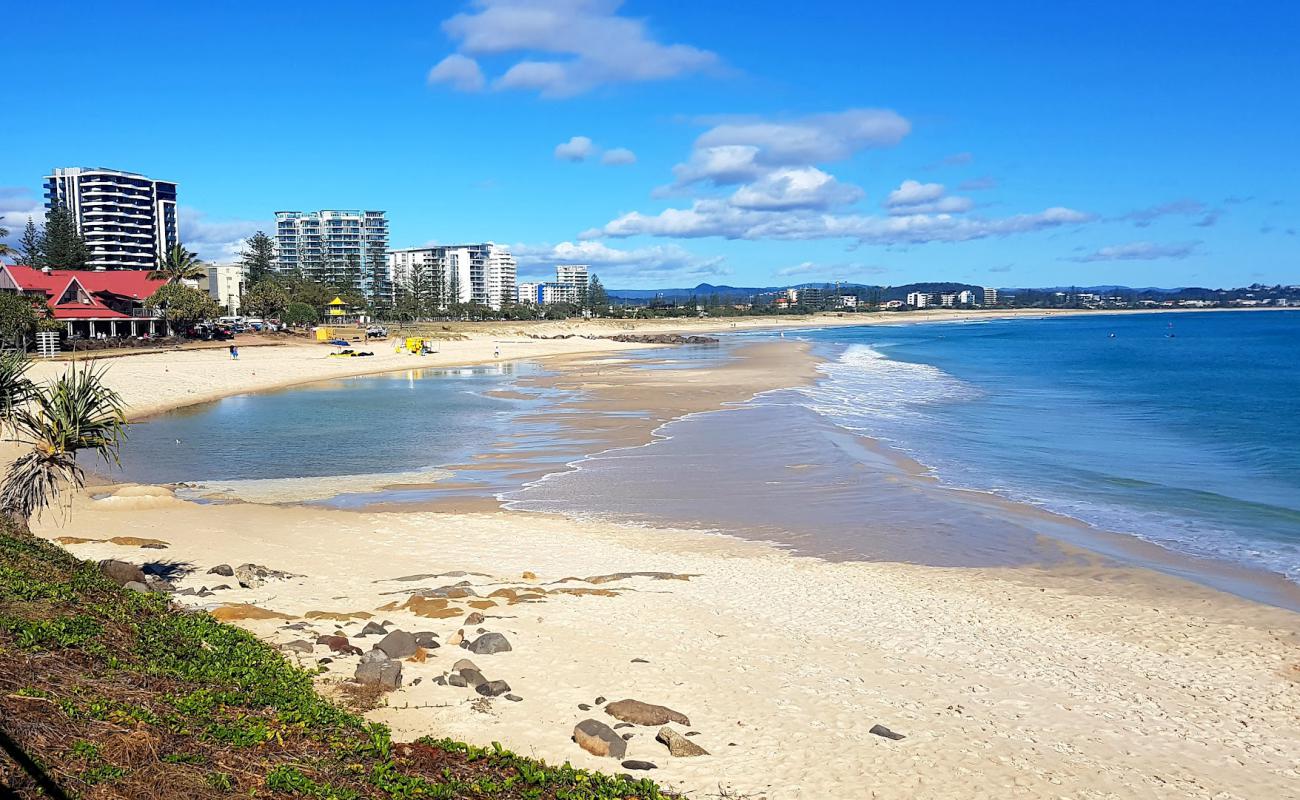 Foto de Kirra Beach con brillante arena fina superficie