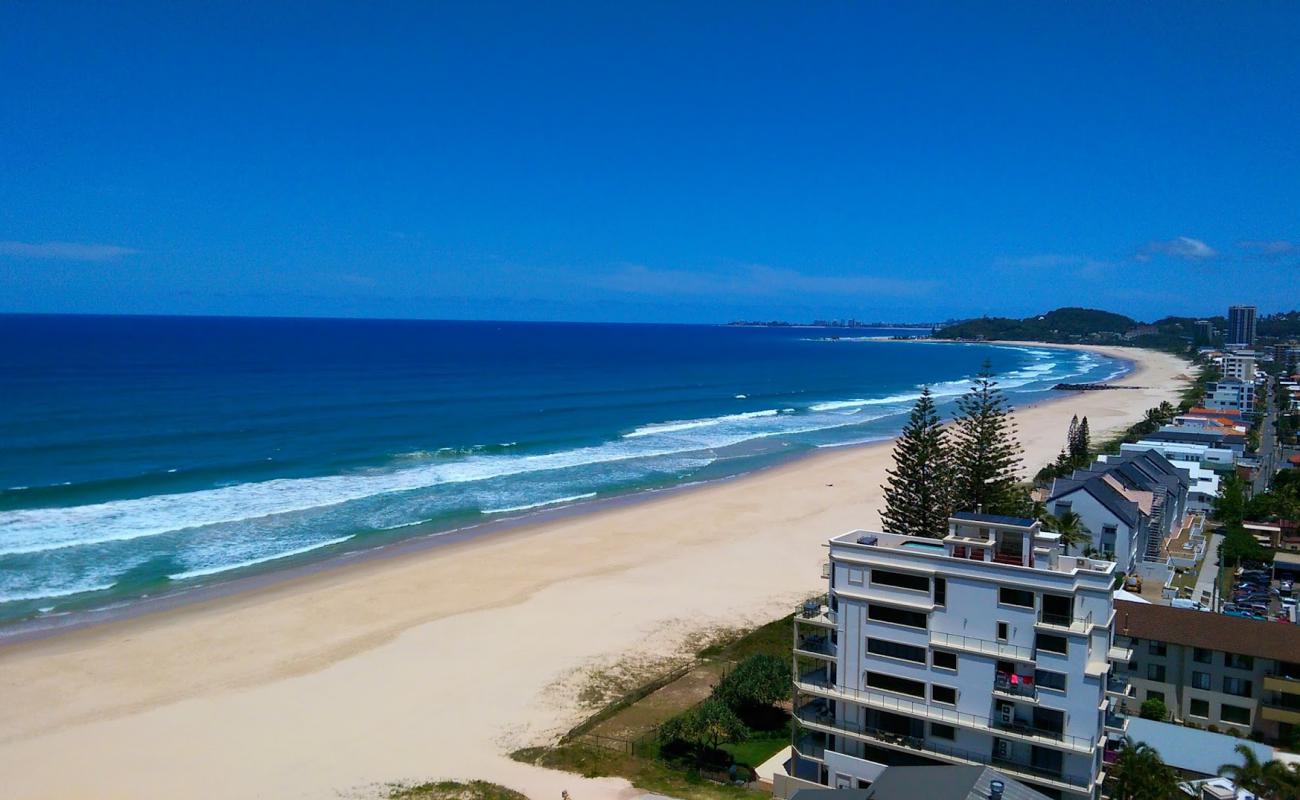 Foto de Pacific Beach con brillante arena fina superficie