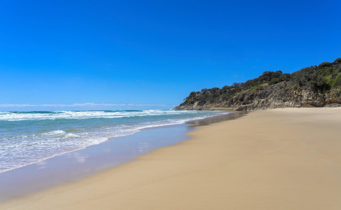 Foto de Frenchmans Beach con brillante arena fina superficie