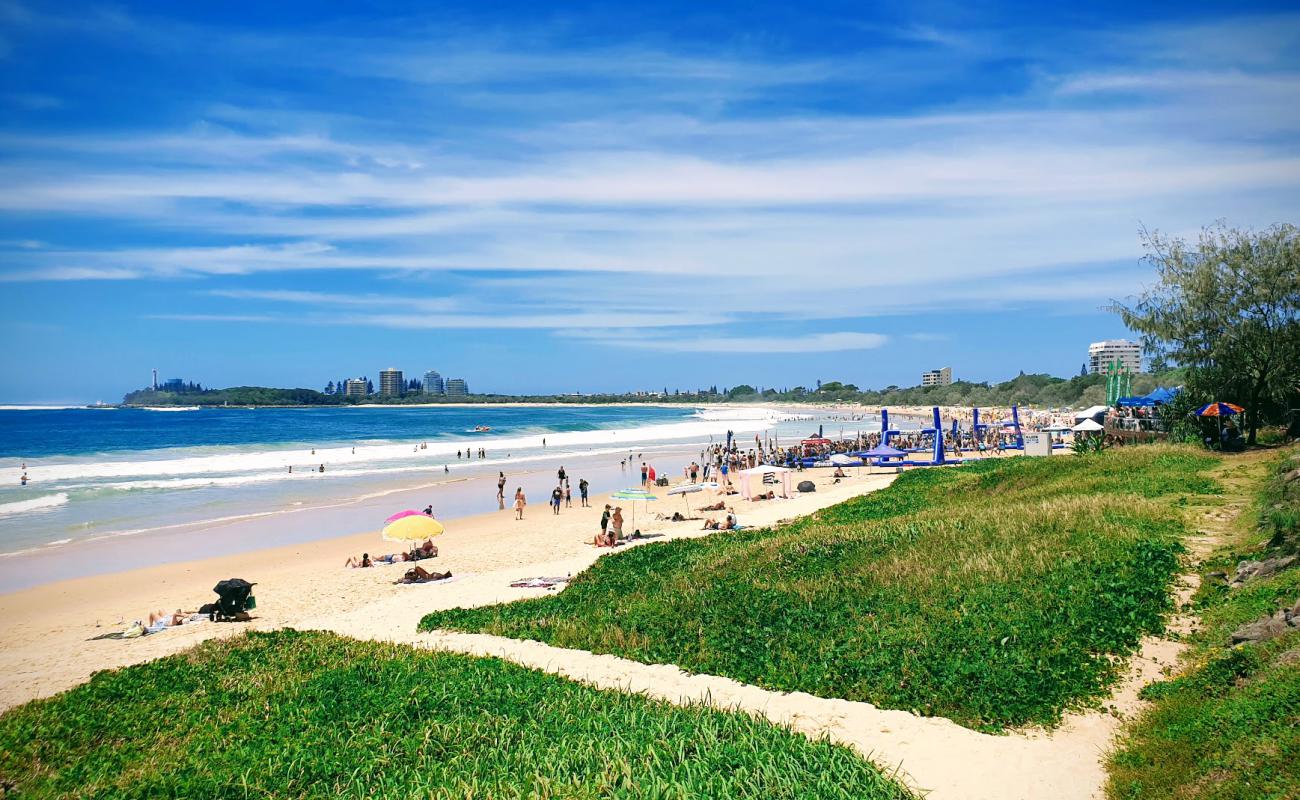 Foto de Mooloolaba Beach con brillante arena fina superficie