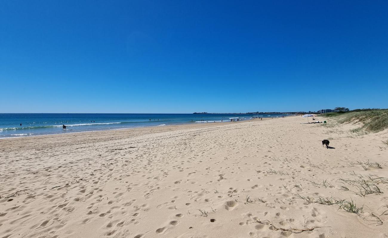 Foto de Mudjimba Beach con brillante arena fina superficie