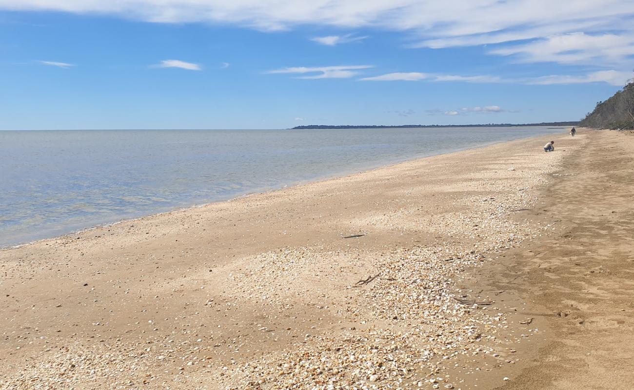 Foto de Brennan Beach con arena fina y guijarros superficie