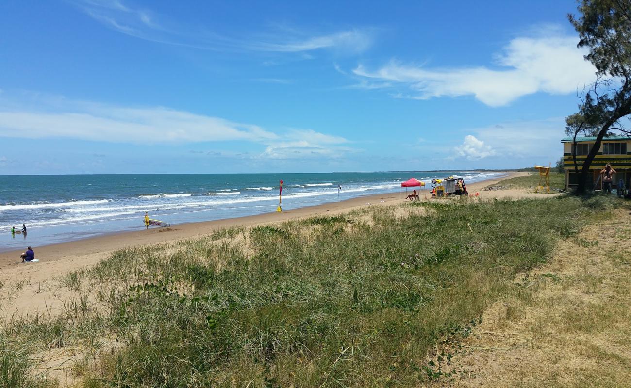 Foto de Moore Park Beach con arena brillante superficie