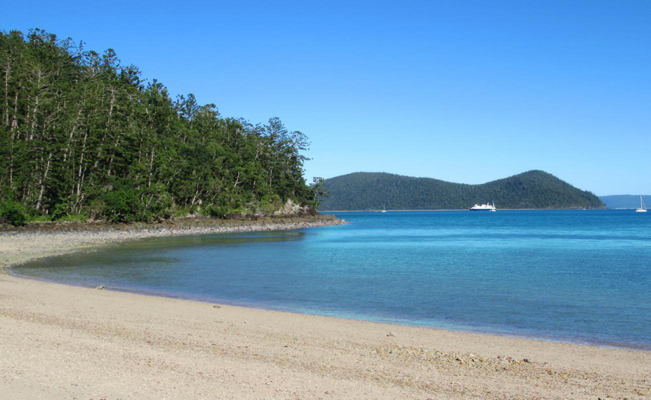 Foto de Dugong Beach con arena brillante superficie